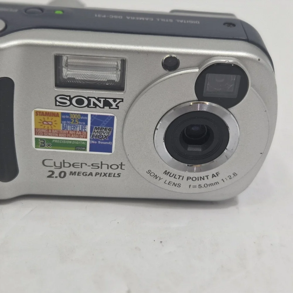 Sony Cyber-shot DSC-P31 2.0MP Compact Digital Camera Silver with Case